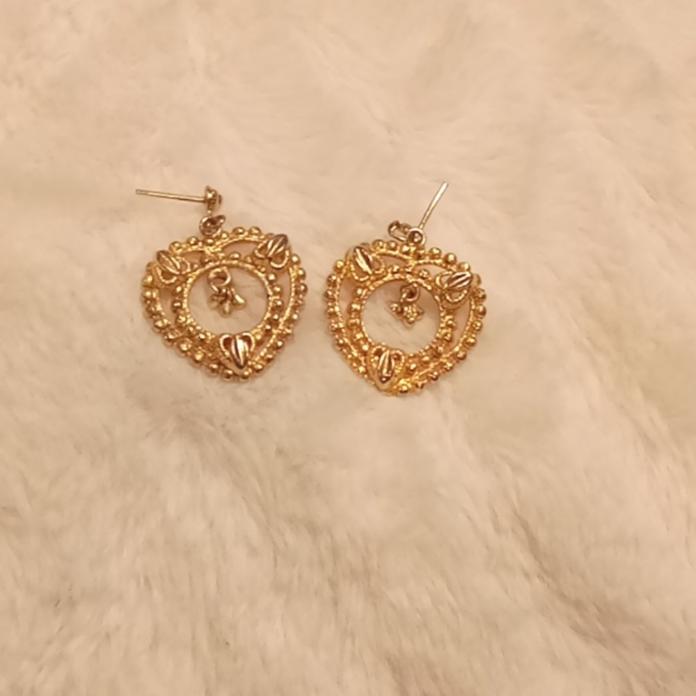 Gold vintage heart earrings